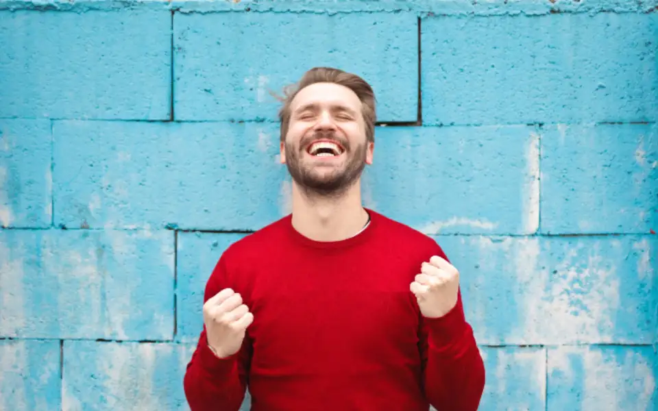 Excited player celebrating a slot win on 218PLUSPH